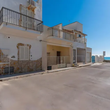 A Due Passi Dal Mare Primo Piano Apartment *