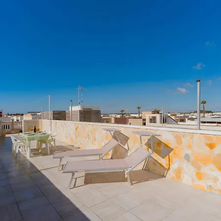 A Due Passi Dal Mare Primo Piano Apartment *